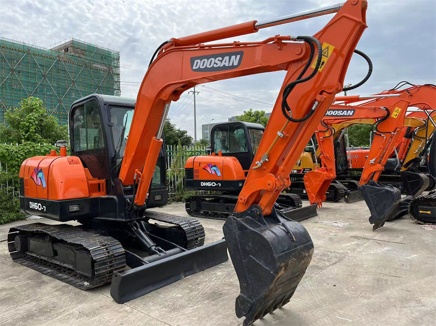 Petite excavatrice Doosan DH60 Mini Crawler Digger Corée Marque 6 tonnes