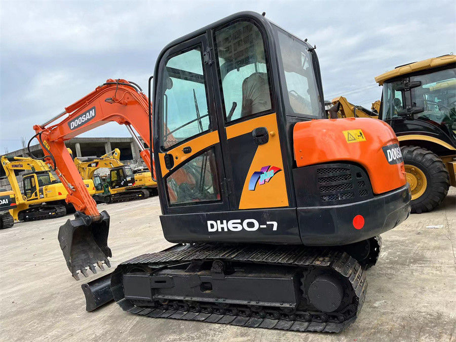 Petite excavatrice Doosan DH60 Mini Crawler Digger Corée Marque 6 tonnes