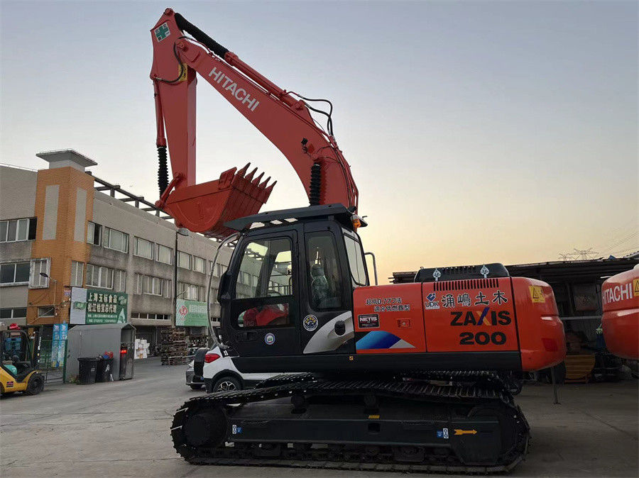 Utilisé Japon 2021Année Hitachi ZX200 Excavator Excellent état Couleur rouge