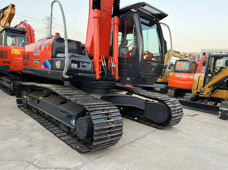 Utilisé Japon 2021Année Hitachi ZX200 Excavator Excellent état Couleur rouge