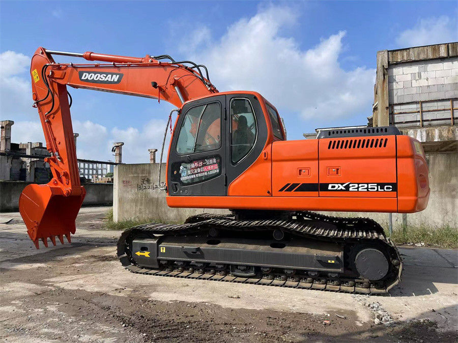 Excavateur Doosan DX225 Usé Fabriqué en Corée Bon état Faible consommation de carburant