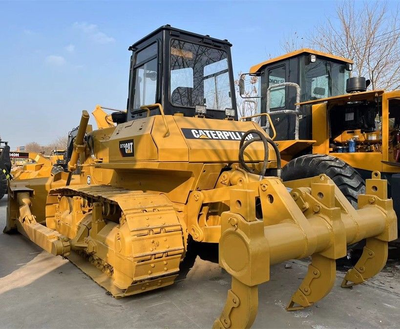 Utilisé CAT Caterpillar D7G Crawler Tractor Bulldozer en bon état avec lame et éventreur