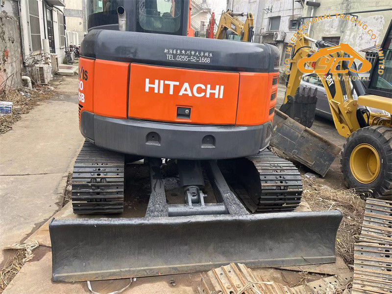 Une mini-pelée usée de 6 tonnes, une pelée de 6 tonnes usée de la marque Hitachi.