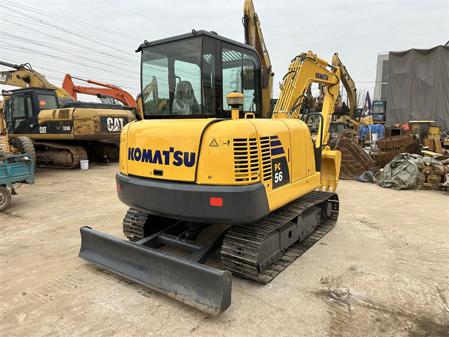Petite excavatrice hydraulique japonaise Komatsu PC56 mini taille poids 5 tonnes avec lame