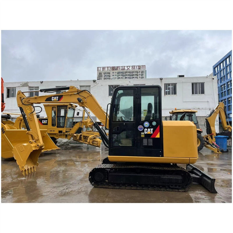 Excavateur hydraulique d'occasion CAT 305.5E2 Poids 5 tonnes avec lame