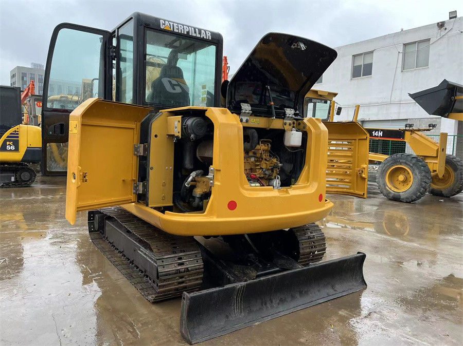 Excavateur hydraulique d'occasion CAT 305.5E2 Poids 5 tonnes avec lame
