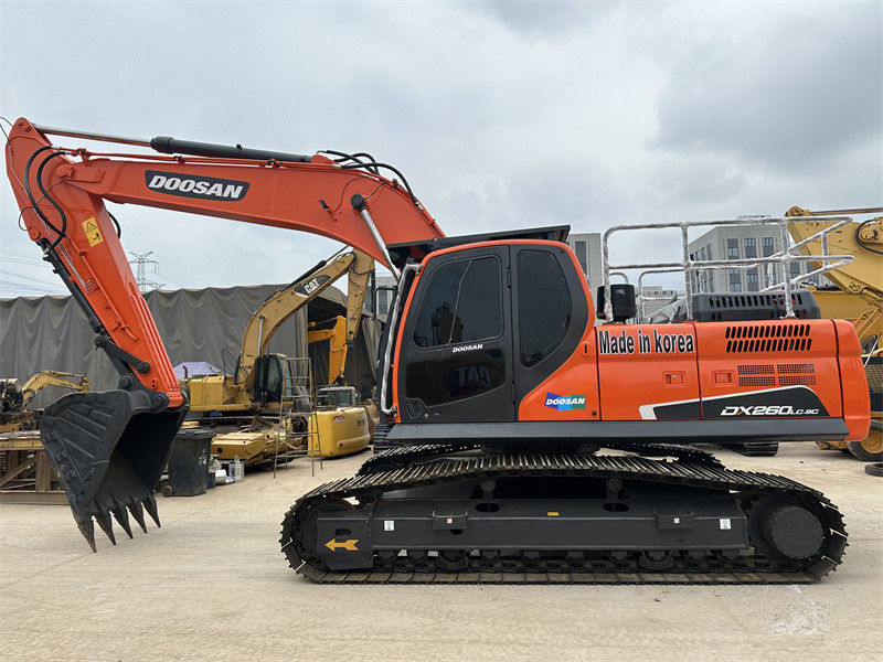 180 kW de puissance du moteur Doosan DX260 Excavators utilisés avec une capacité de seau de 1,2 M3