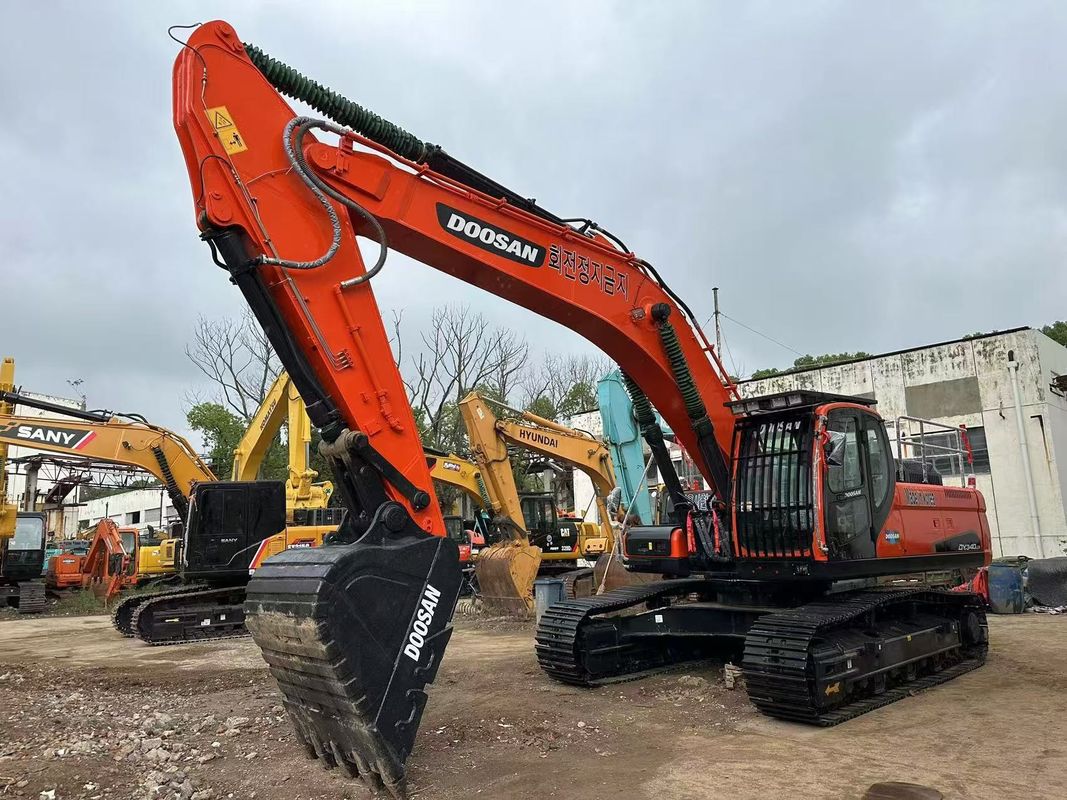 Excavateur Doosan DX340LCA d'occasion de 34 tonnes