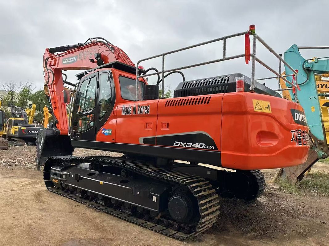 Excavateur Doosan DX340LCA d'occasion de 34 tonnes