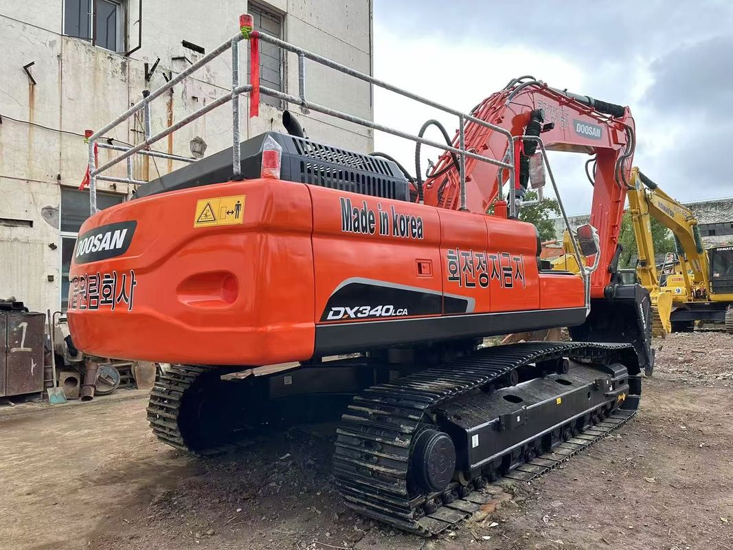 Excavateur Doosan DX340LCA d'occasion de 34 tonnes