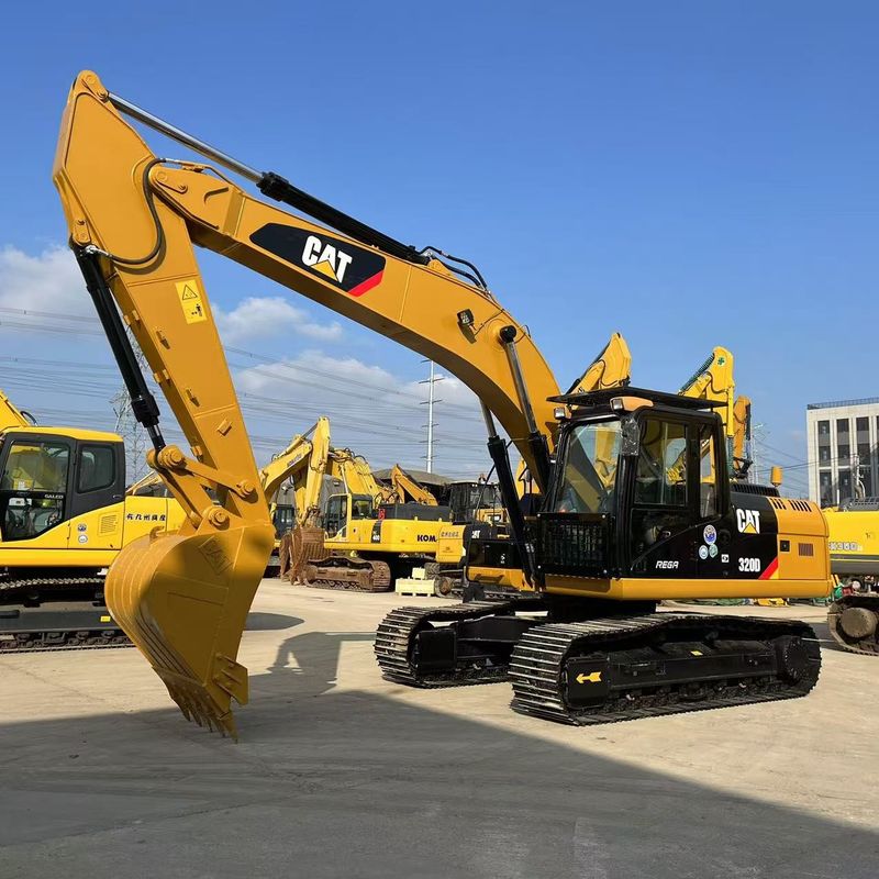 Excavateur de 20 tonnes CAT 320D Excellent état Taille moyenne Pour la construction minière