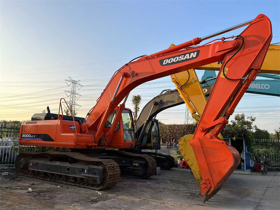 Excavatrice moyenne utilisée Doosan DH300 de 30 tonnes
