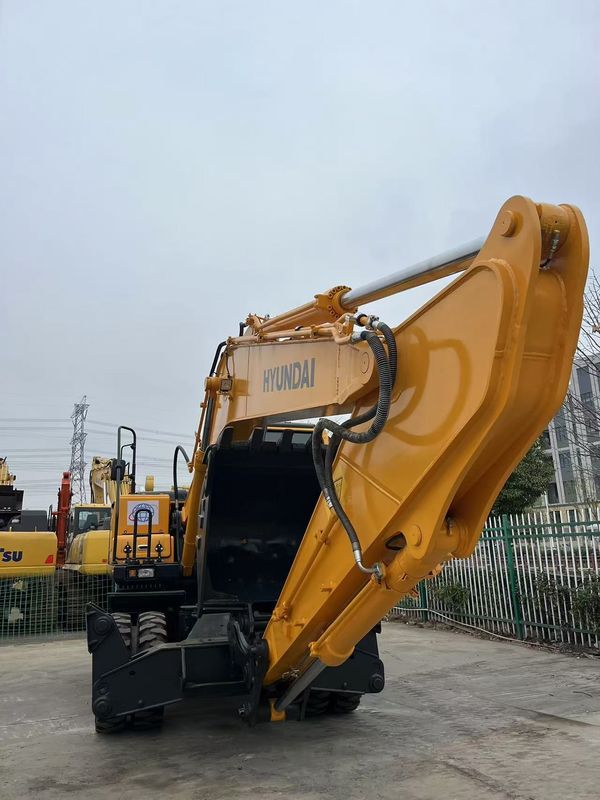 Excavateur à roues d'occasion Hyundai R210W-9 21 tonnes Excavateur à roues d'occasion Hyundai