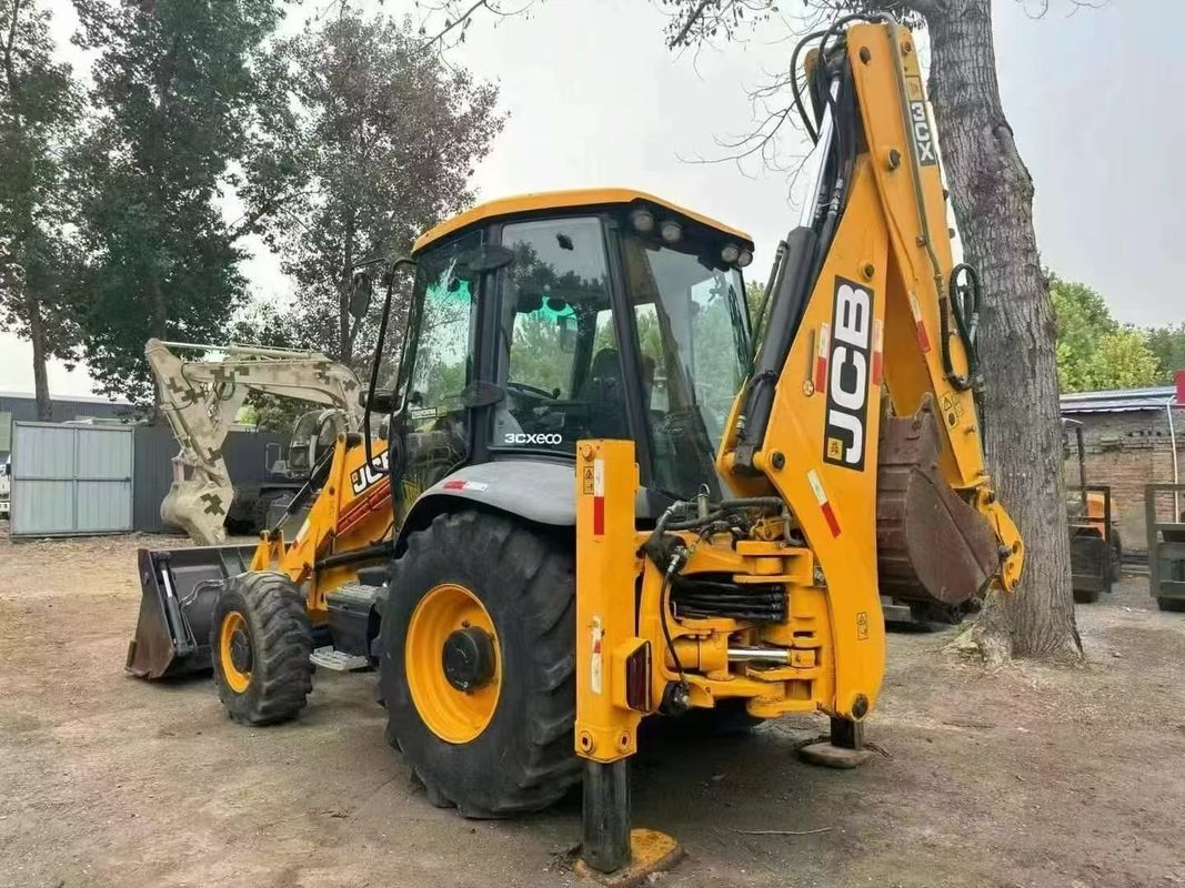 Excavateur à remorqueuse JCB 3CX d'occasion avec bouteille divisée