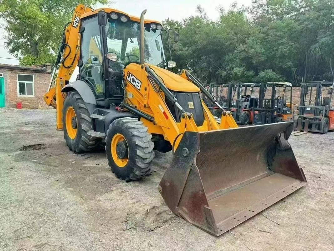 Excavateur à remorqueuse JCB 3CX d'occasion avec bouteille divisée