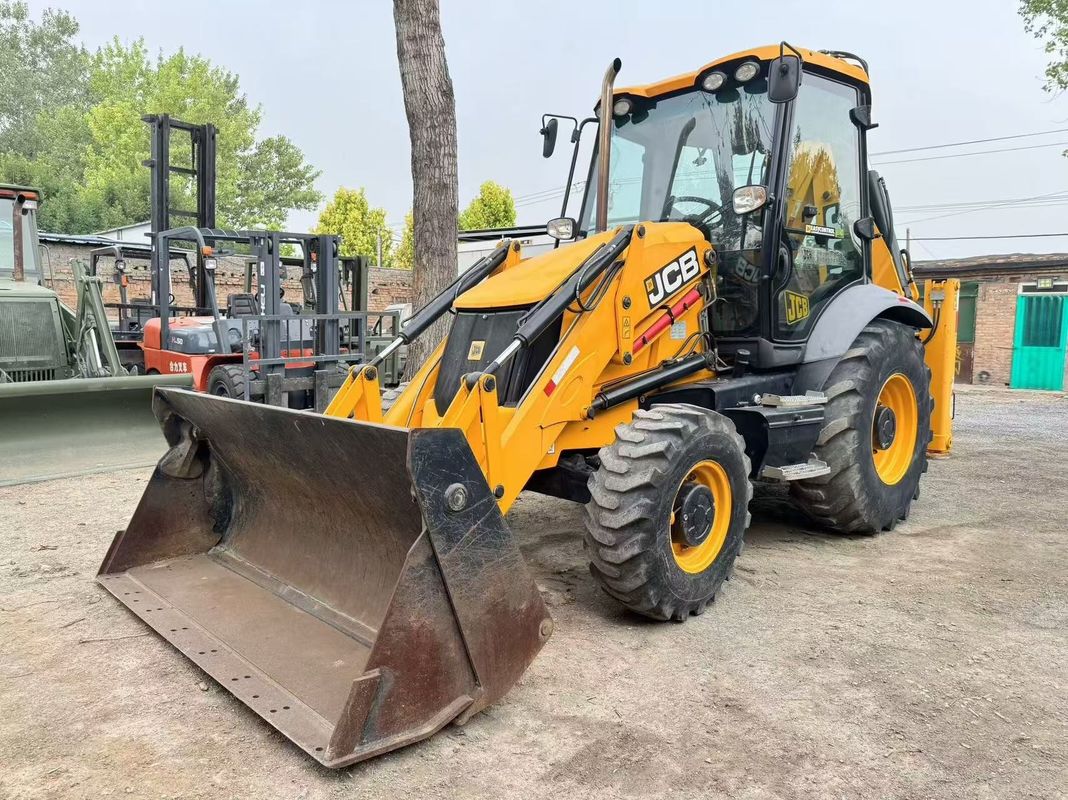 Excavateur à remorqueuse JCB 3CX d'occasion avec bouteille divisée
