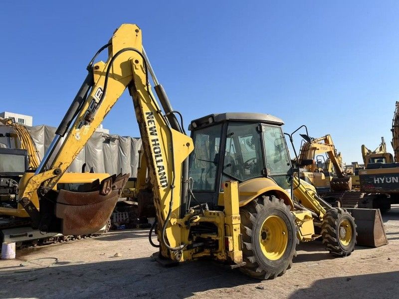 Couleur d'origine New Holland LB85 chargeuse à pelle à roues motrices en bon état