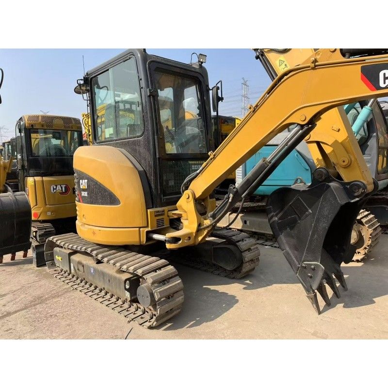 Excavatrice CAT 303E utilisée pour les petits chantiers de construction et les espaces restreints