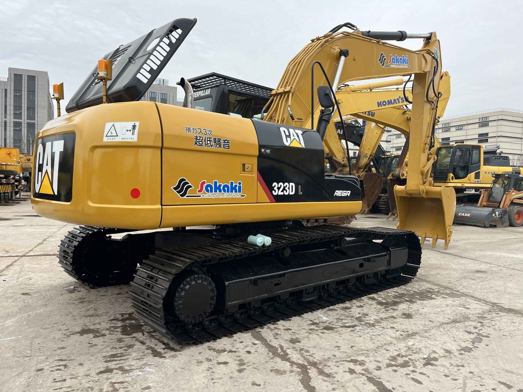 Excavateur à chenille CAT 323DL utilisé pour la construction