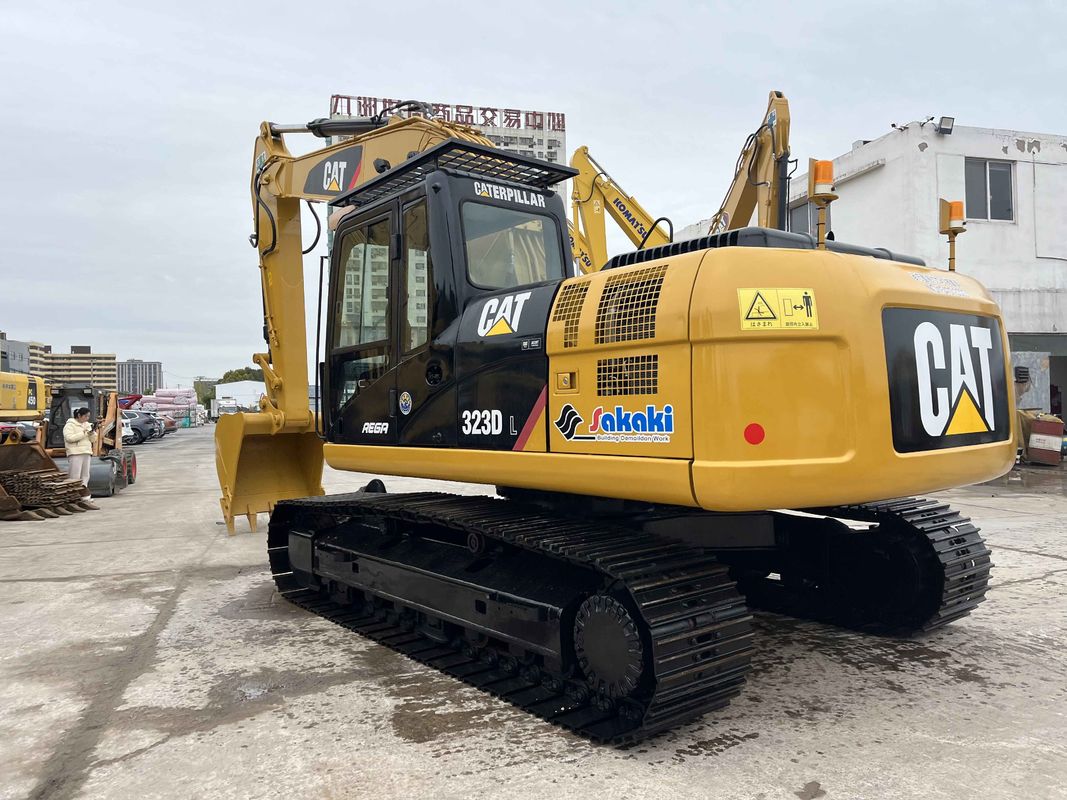 Excavateur à chenille CAT 323DL utilisé pour la construction