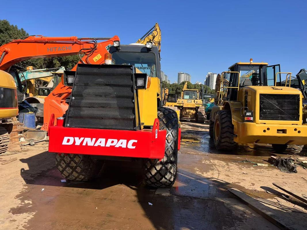 Compacteur de route Dynapac CA30D utilisé, compacteur vibrant à tambour unique Dynapac CA30D