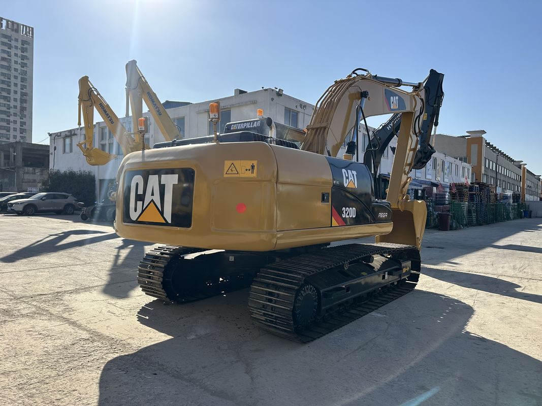 Excavateur d'occasion CAT 320D de 20 tonnes Excavateur d'occasion CAT 320 moyen