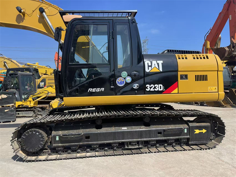 Pelle sur chenilles CAT 23 tonnes d'occasion 323DL Pelle Caterpillar 320 323 d'occasion
