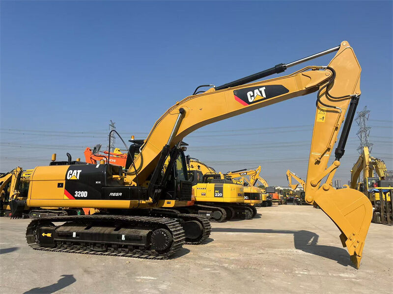 Excavateur Caterpillar 320D d'occasion avec moteur Caterpillar C6.4 et capacité de seau de 1,2 m3 pour la construction lourde