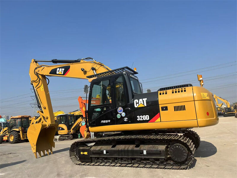 Excavateur Caterpillar 320D d'occasion avec moteur Caterpillar C6.4 et capacité de seau de 1,2 m3 pour la construction lourde