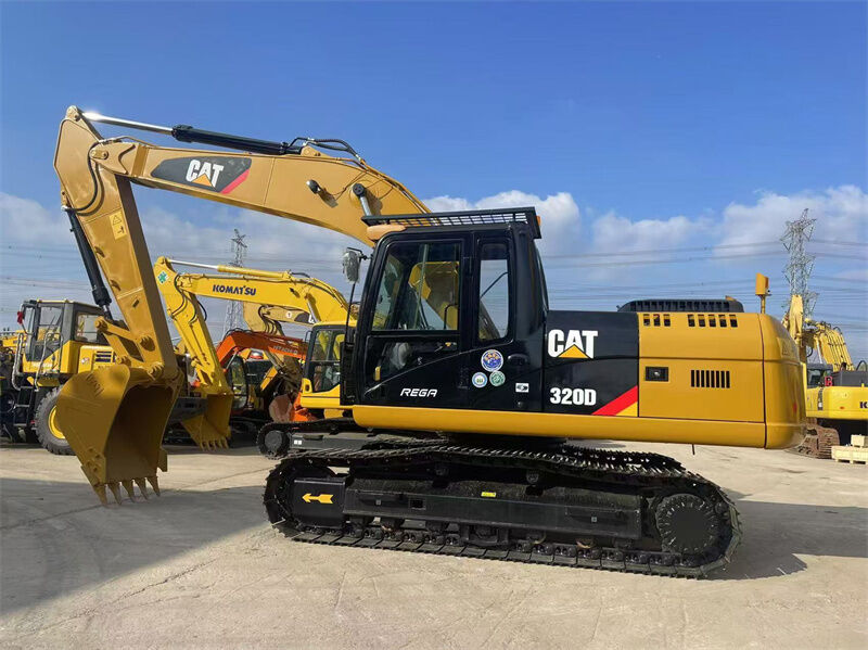Excavateur Caterpillar 320D d'occasion avec moteur Caterpillar C6.4 et capacité de seau de 1,2 m3 pour la construction lourde