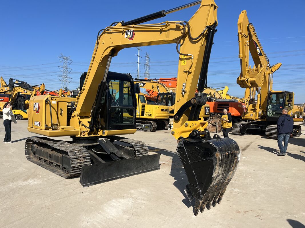 Une mini-excavatrice de 8 tonnes Caterpillar 308E2 en bon état est à vendre.