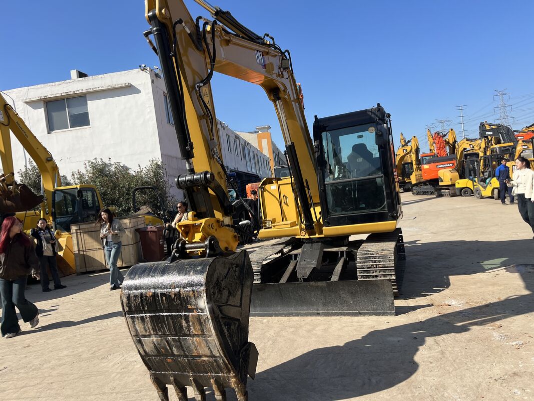 Une mini-excavatrice de 8 tonnes Caterpillar 308E2 en bon état est à vendre.