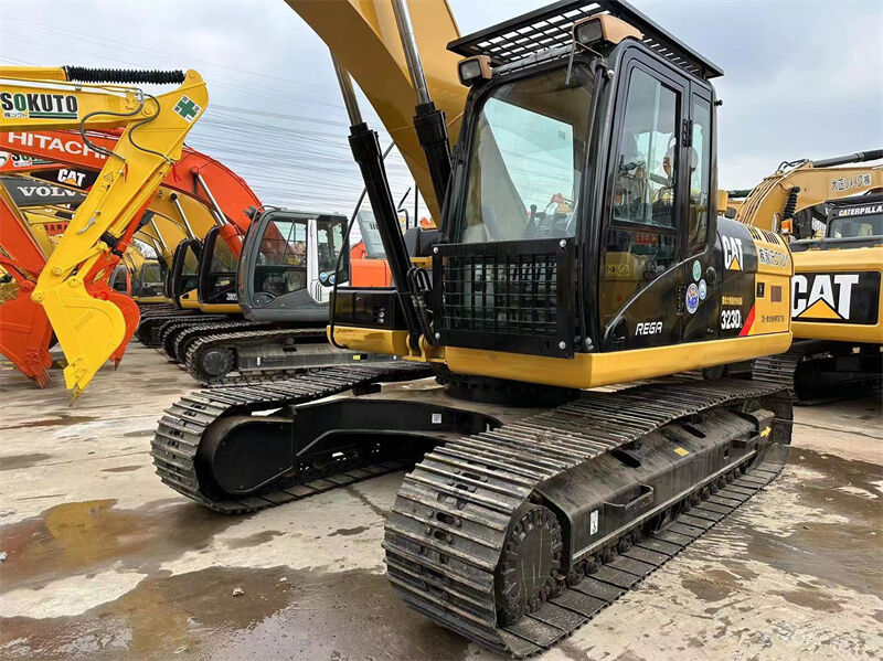 Excavatrice Caterpillar Cat 320DL d'occasion, de taille moyenne, conçue pour une faible durée d'immobilisation à long terme et dans diverses conditions de travail