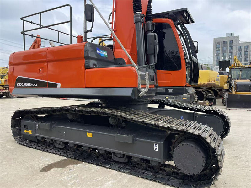 Dans un bon état, utilisé Excavateur Doosan DX225LCA 22 tonnes Excavateur de seconde main Doosan DX225 Crawler