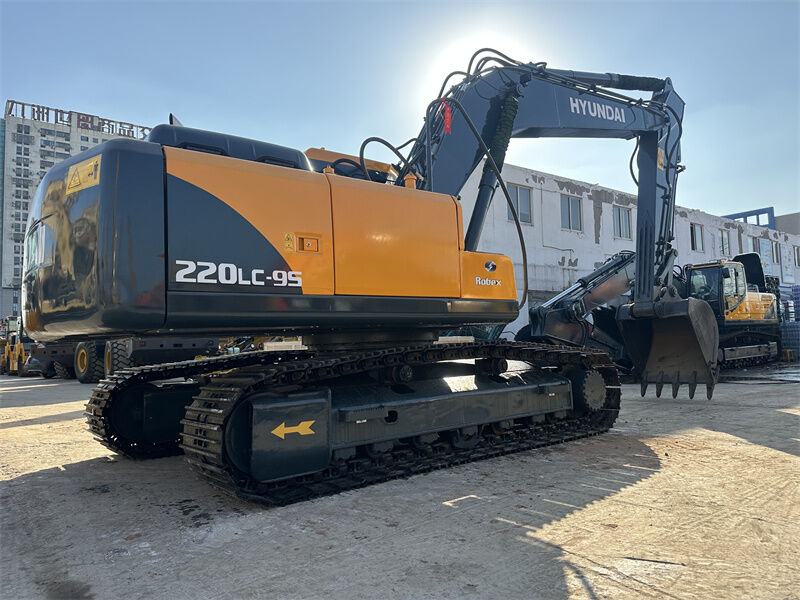 Hyundai Robex 220LC-9S bon marché Excavateur 22 tonnes Excavateur minier Hyundai 220 utilisé