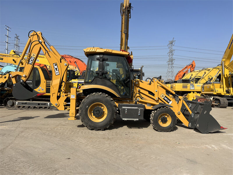 Engins de chantier en bon état, marque JCB 3CX, pelle rétro neuve à vendre
