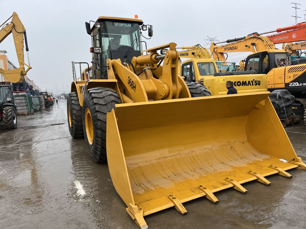 Chargeur à roues d'occasion CAT 966H avec une force de rupture élevée et un groupe motopropulseur robuste offrant des performances dans des environnements industriels difficiles