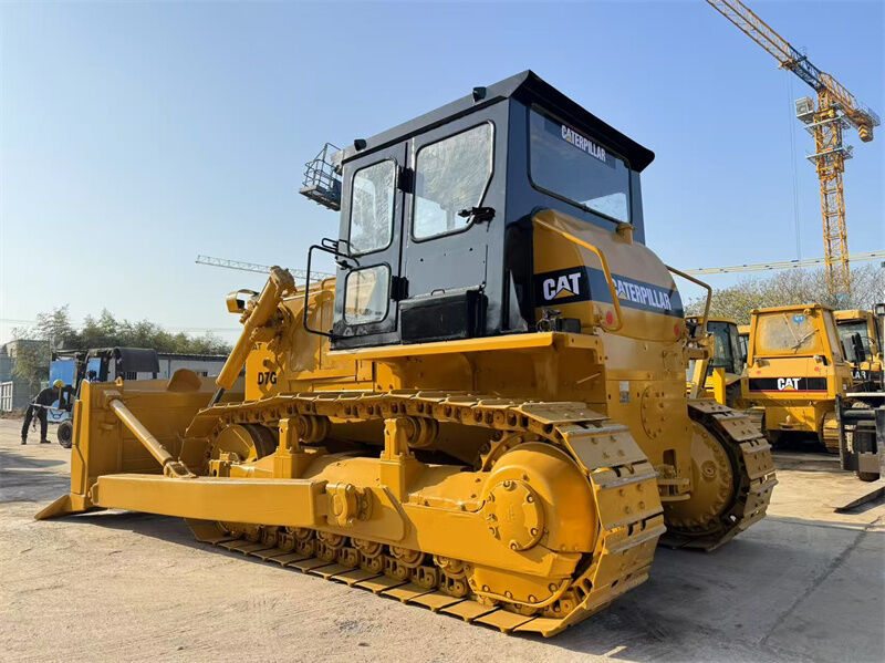 Bulldozer CAT D7G d'occasion avec moteur 3306, poids opérationnel de 20230 kg et lame droite inclinable