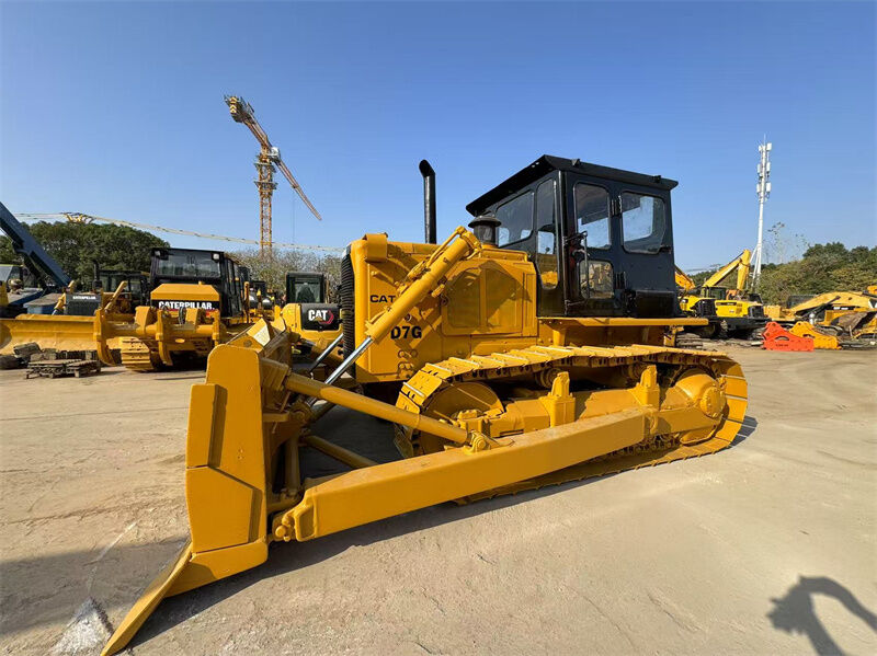 Bulldozer CAT D7G d'occasion avec moteur 3306, poids opérationnel de 20230 kg et lame droite inclinable