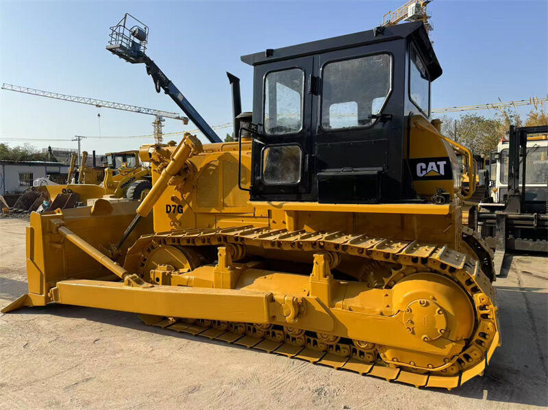 Bulldozer CAT D7G d'occasion avec moteur 3306, poids opérationnel de 20230 kg et lame droite inclinable