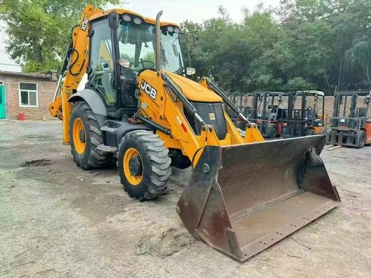 Excavateur à remorqueuse JCB 3CX d'occasion avec bouteille divisée