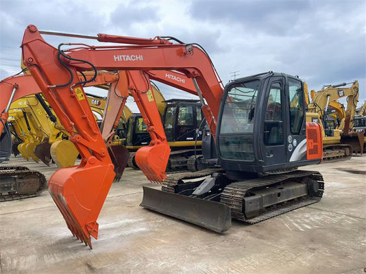 Excavateur japonais d'occasion Hitachi ZX70 avec lame pour les projets de construction