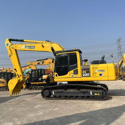 En excellent état, le PC220 Komatsu 8 est une excavatrice de 22 tonnes.