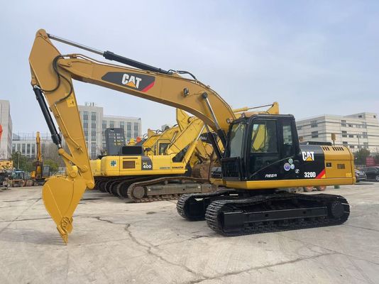 En bon état, une excavatrice Caterpillar 320D de 20 tonnes, une chatte.