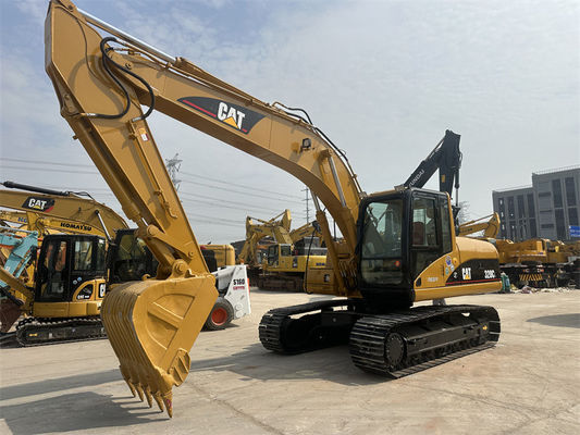 Excavateur Caterpillar 320C en bon état.