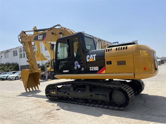 En bon état, une pelle moyenne de 20 tonnes, une pelle usée, une pelle 320d, à vendre.